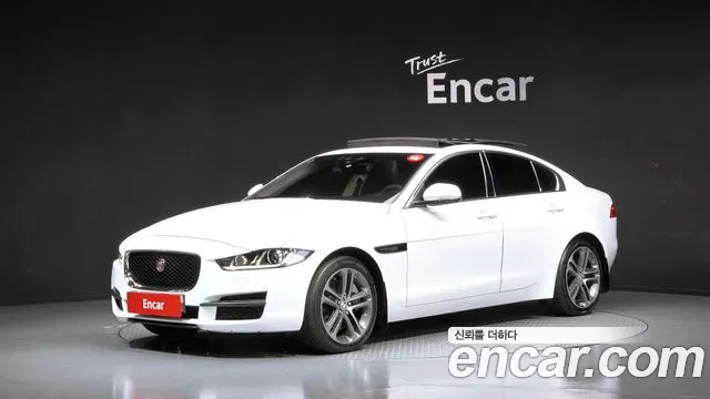 Jaguar XE — фото 1