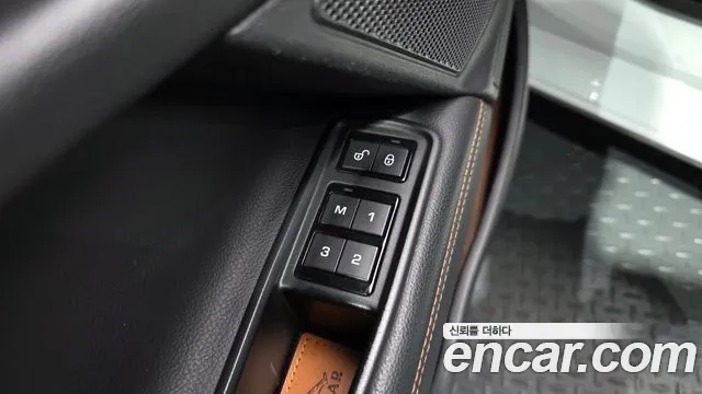 Jaguar XE — фото 19