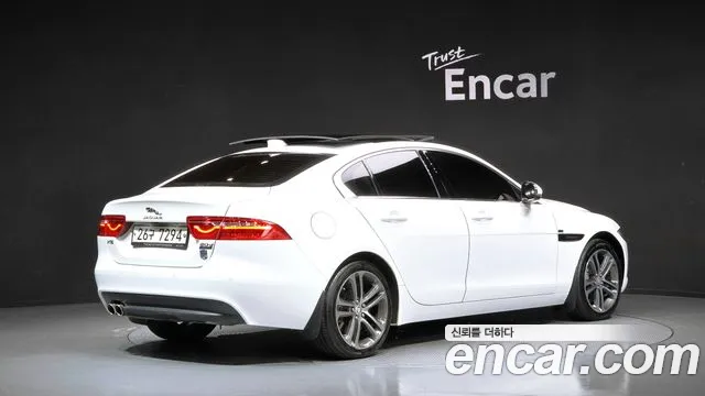 Jaguar XE — фото 2