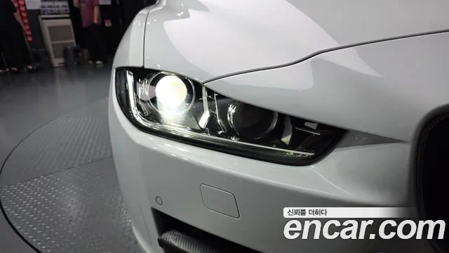 Jaguar XE — фото 22