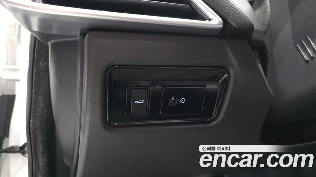Jaguar XE — фото 28