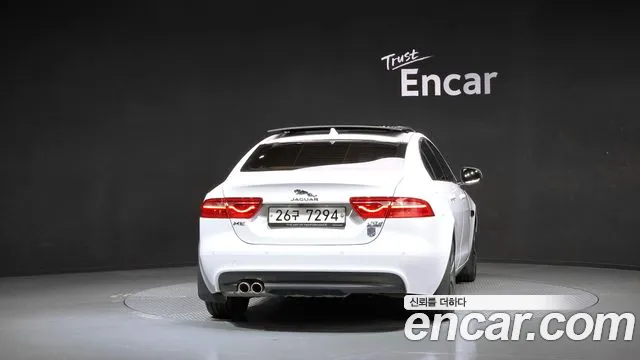 Jaguar XE — фото 4