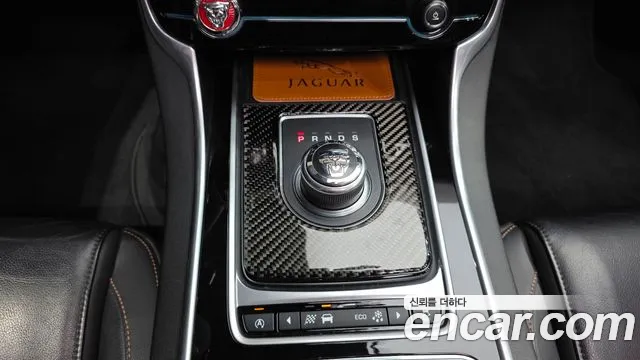 Jaguar XE — фото 9