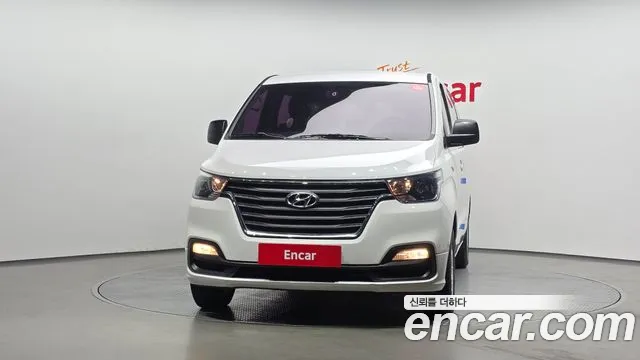 Hyundai Starex — фото 3