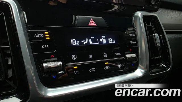 Kia Sorento — фото 16