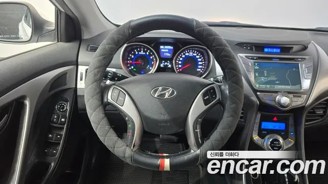 Hyundai Avante — фото 12