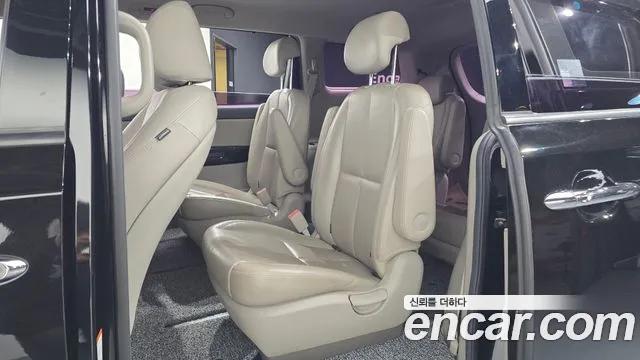 Kia Carnival — фото 11