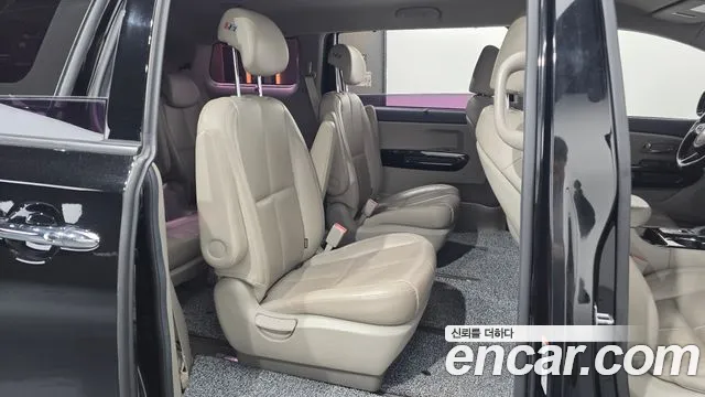 Kia Carnival — фото 12