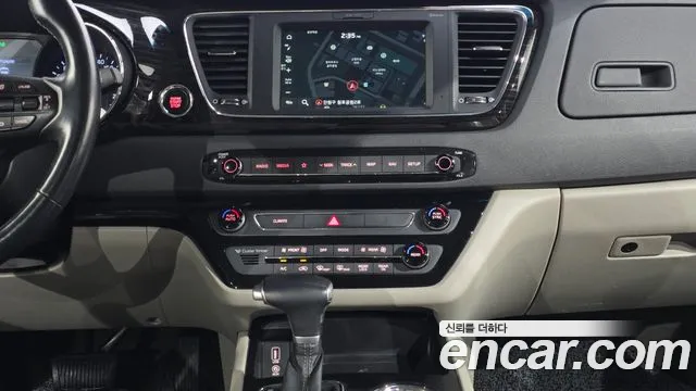 Kia Carnival — фото 15