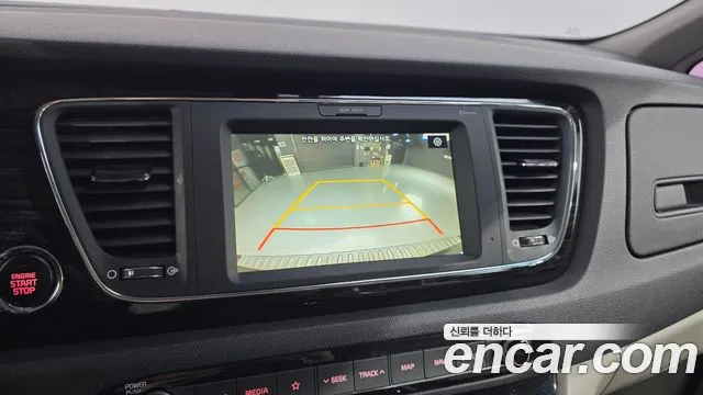 Kia Carnival — фото 17