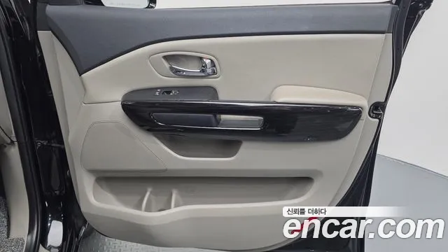 Kia Carnival — фото 24