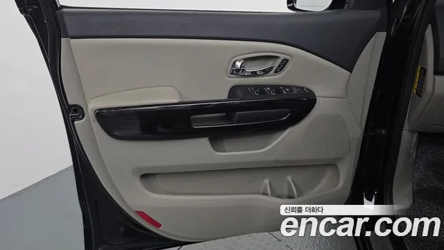 Kia Carnival — фото 25