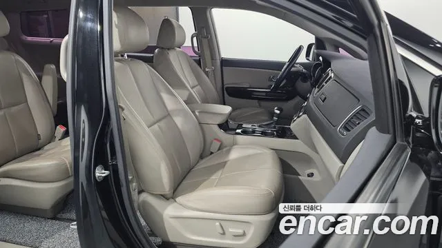Kia Carnival — фото 26