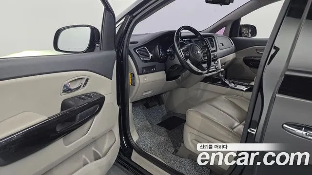Kia Carnival — фото 10