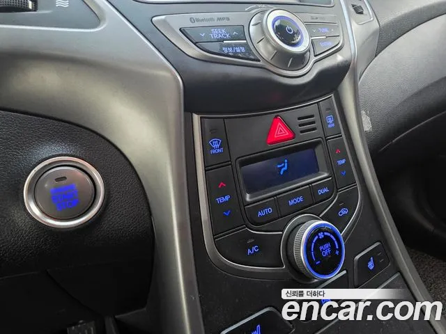 Hyundai Avante — фото 16