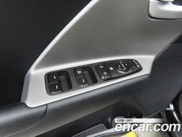 Kia Niro — фото 14