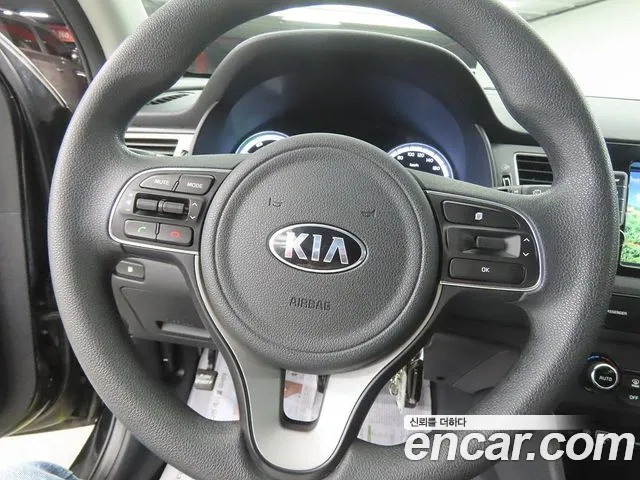 Kia Niro — фото 8