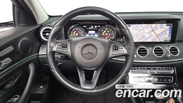 Mercedes-Benz E-Class — фото 12