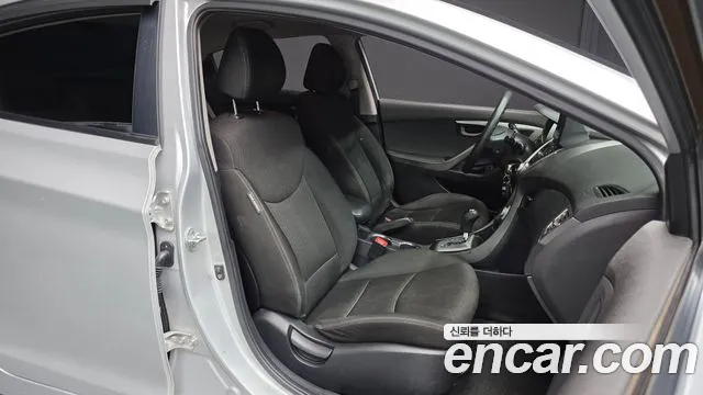 Hyundai Avante — фото 12
