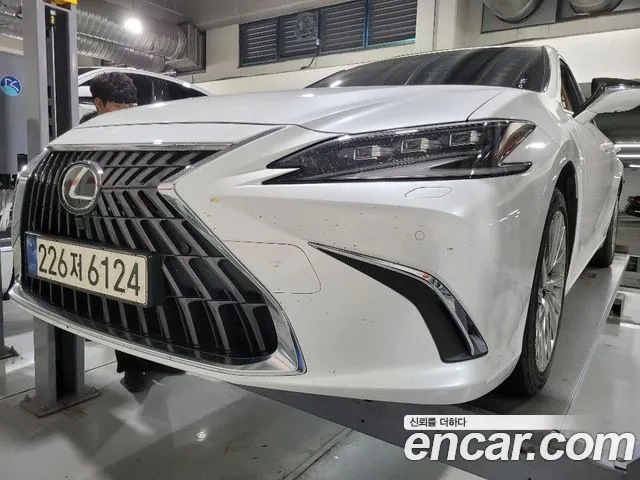 Lexus ES — фото 1