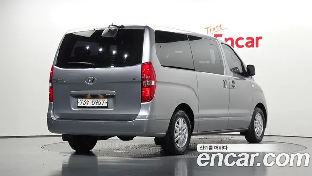 Hyundai Starex — фото 1