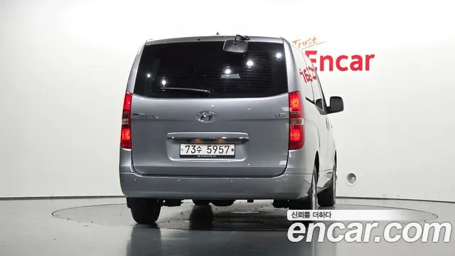 Hyundai Starex — фото 3