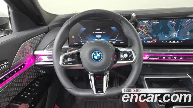 BMW i7 — фото 13