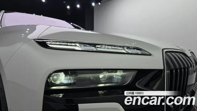 BMW i7 — фото 22