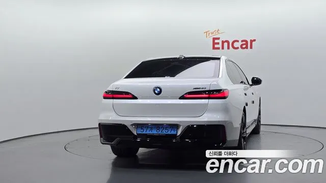 BMW i7 — фото 4