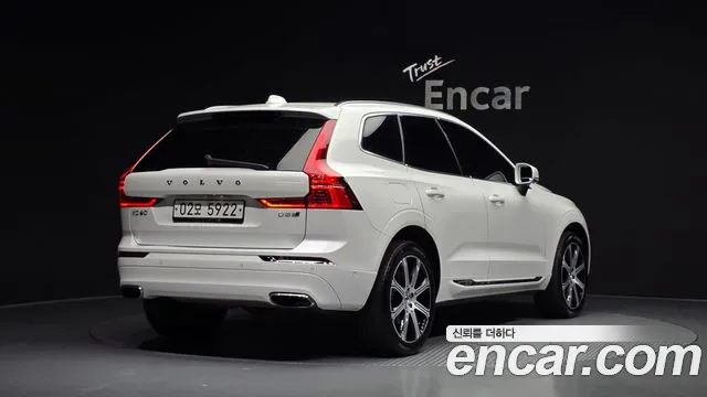 Volvo XC60 — фото 1