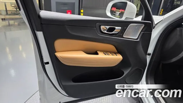 Volvo XC60 — фото 24