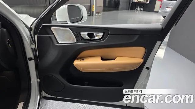 Volvo XC60 — фото 25