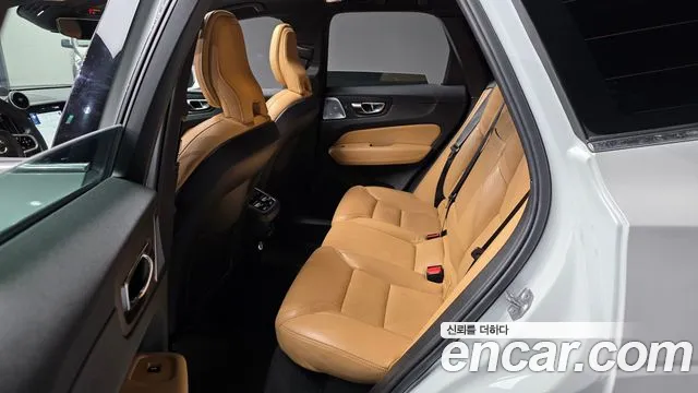 Volvo XC60 — фото 26