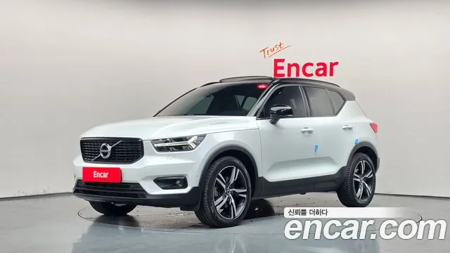 Volvo XC40 — фото 1