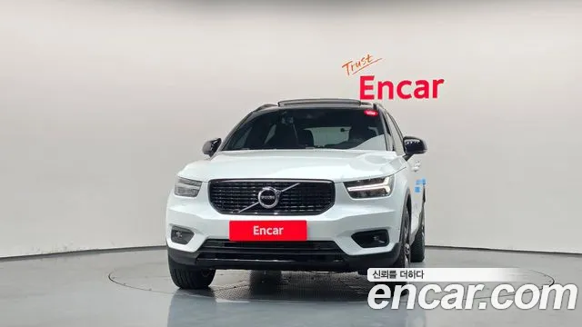 Volvo XC40 — фото 3