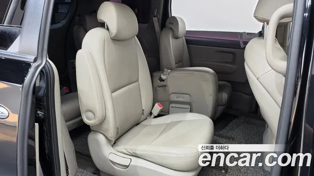 Kia Carnival — фото 12