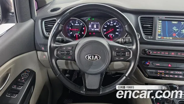 Kia Carnival — фото 13