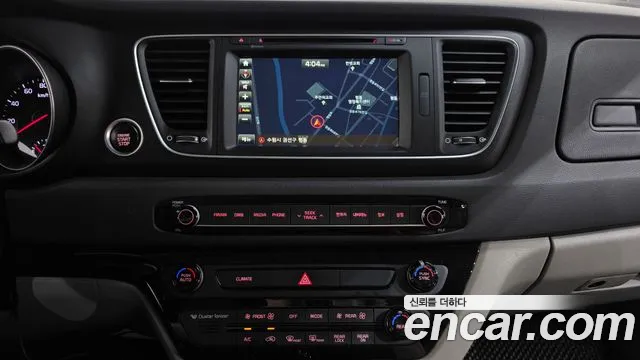 Kia Carnival — фото 14