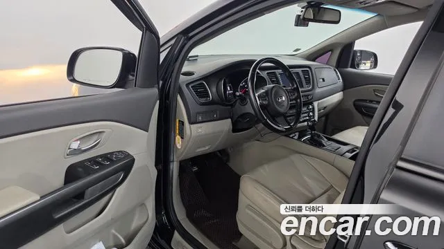 Kia Carnival — фото 10