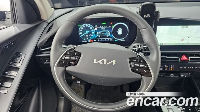 Kia Niro — фото 12