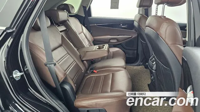 Kia Sorento — фото 12