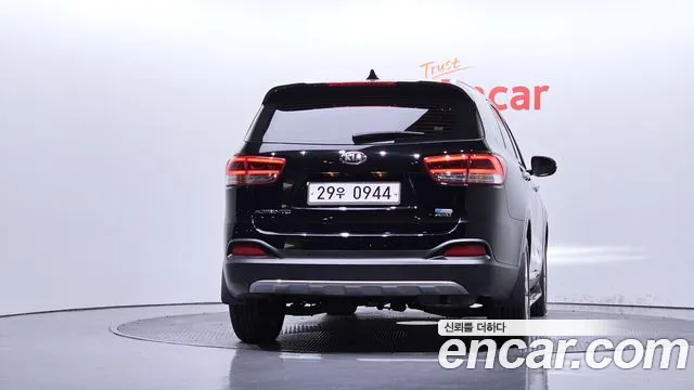 Kia Sorento — фото 4