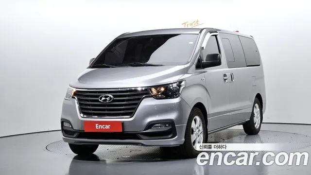 Hyundai Starex — фото 1