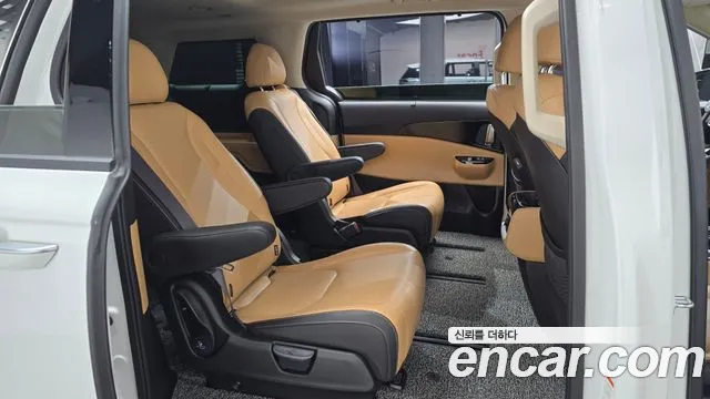 Kia Carnival — фото 10