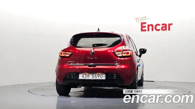 Renault Clio — фото 4