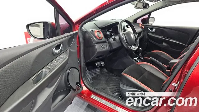Renault Clio — фото 10
