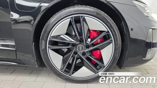 Audi RS e-tron GT — фото 21