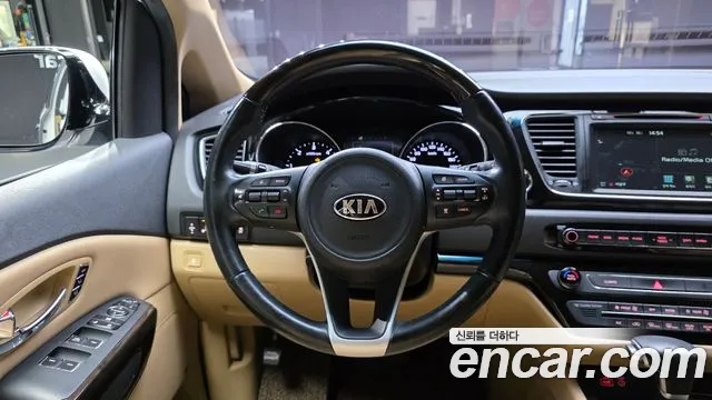 Kia Carnival — фото 14