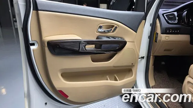 Kia Carnival — фото 24