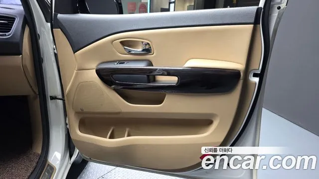 Kia Carnival — фото 25